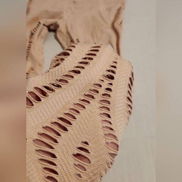 Avocado Serenity Shredded Leggings in Pale Pink Size Small - Picture 3 of 11